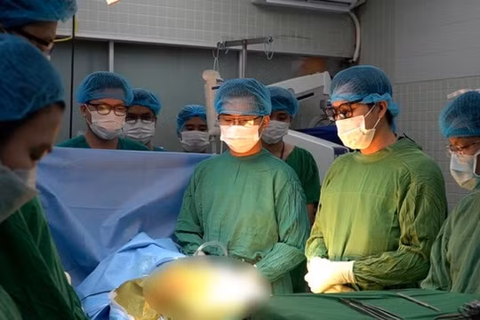 Trắng đêm chạy đua thực hiện thành công ca ghép tim xuyên Việt