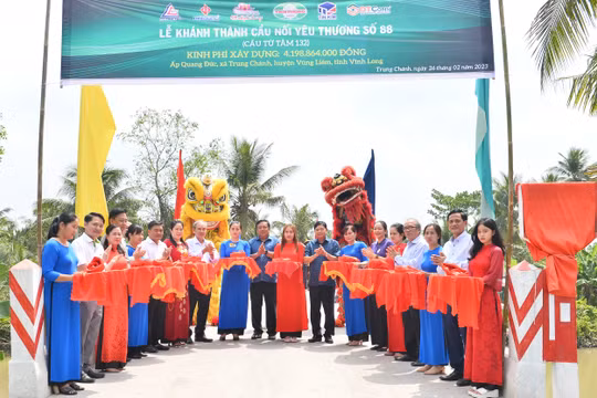 Nhựa Tiền Phong khánh thành 3 cầu nối yêu thương tại Vĩnh Long và Cần Thơ
