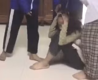 Xuất hiện nhiều clip nhóm "chị đại" liên tục đánh hội đồng bạn học
