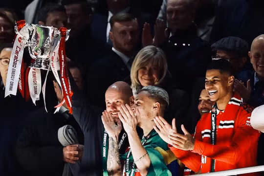 Man United vô địch cúp Liên đoàn Anh, Ten Hag có danh hiệu đầu tiên