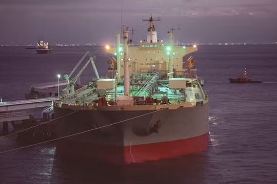 Các công ty phương Tây "phớt lờ" lệnh áp trần giá dầu Nga