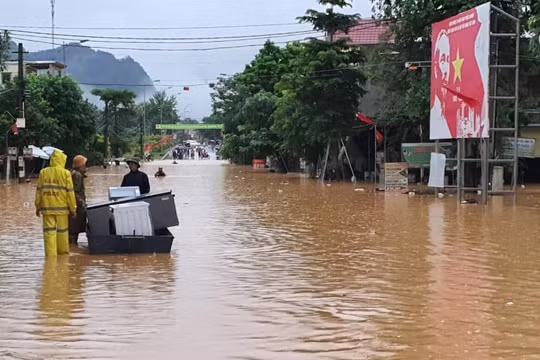Miền Trung: Thiệt hại nặng nề do ảnh hưởng áp thấp nhiệt đới