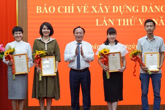 Quảng Bình trao thưởng 16 tác phẩm đạt Giải báo chí về xây dựng Đảng 2023