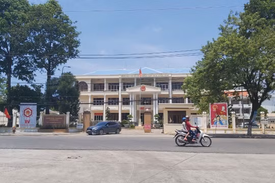 Kỷ luật khiển trách Chánh Thanh tra tỉnh Kiên Giang và Chủ tịch UBND TP Phú Quốc
