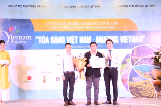 Trao giải Cuộc thi ảnh "Tỏa sáng Việt Nam - Amazing Vietnam"