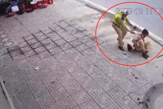 Tạm giữ nam thanh niên chống hiệu lệnh, đâm thẳng xe vào cảnh sát
