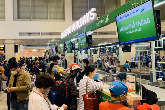 Giá vé máy bay Tết tăng cao, hàng không gấp rút thuê máy bay