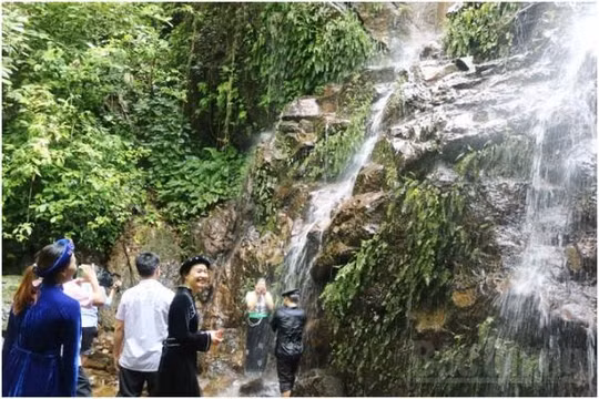 Bắc Giang phát triển du lịch sinh thái cộng đồng Thác Ngà