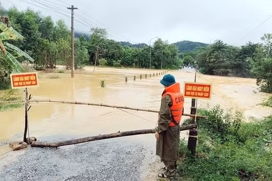 Mưa lũ ở Hà Tĩnh khiến 3 người chết và mất tích, nhiều địa phương bị cô lập