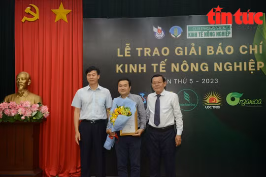 Trao giải cho 18 tác phẩm báo chí viết về kinh tế Nông nghiệp lần thứ 5