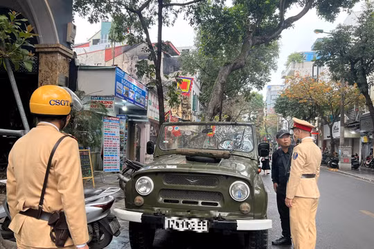 Hà Nội: Kiểm soát hoạt động xe U-oát (UAZ) chở khách du lịch trong phố cổ
