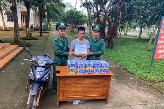 Kon Tum: Nam thanh niên mua 32kg pháo từ Campuchia về Việt Nam bán kiếm lời