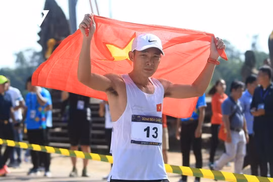 Hoàng Nguyên Thanh giành huy chương đầu tiên cho đoàn thể thao Việt Nam ở ngày 6/5