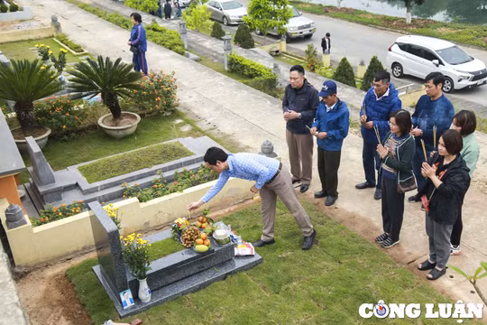 Người dân nô nức đi tảo mộ dịp Tết Thanh minh
