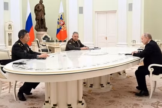 Tổng thống Nga Putin hội đàm với Bộ trưởng Quốc phòng Trung Quốc