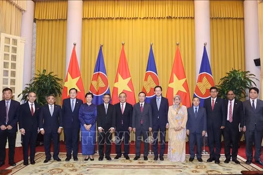 Chủ tịch nước Võ Văn Thưởng tiếp Đại sứ các nước ASEAN đến chào và chúc mừng 