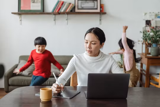 CNN: Cái khó của bà vợ kiếm được nhiều tiền hơn chồng