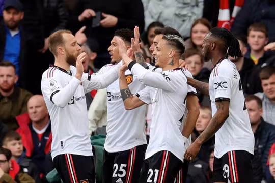 Đánh bại Nottingham, Man United lấy vị trí thứ 3 từ tay Newcastle