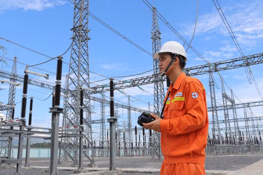 Truyền tải điện Ninh Thuận vận hành an toàn lưới điện truyền tải trong mùa mưa bão