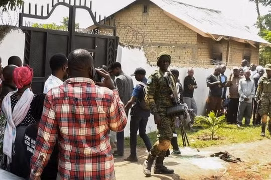 Nhóm phiến quân sát hại 37 người tại trường học ở Uganda
