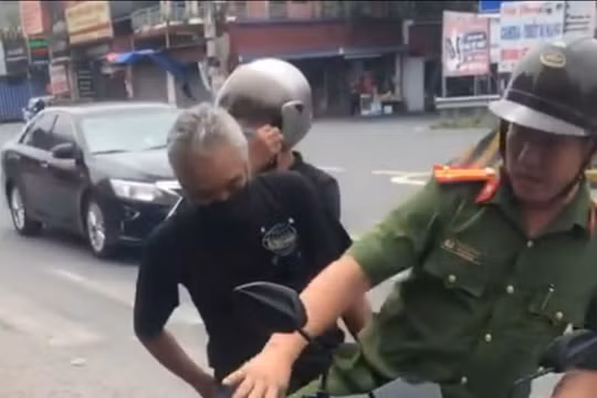 Hải Phòng: Người dân bắt được nghi phạm giết cháu ruột, đã bàn giao cho công an