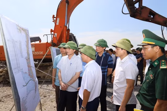 Chủ tịch UBND tỉnh Thanh Hóa kiểm tra một số dự án xử lý khẩn cấp sự cố sạt lở đê