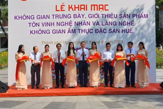 Khai mạc không gian nghề truyền thống, không gian ẩm thực đặc sản Huế