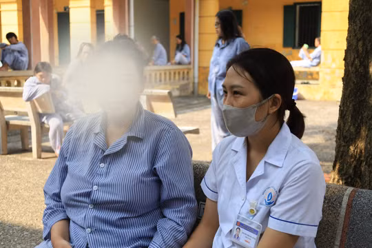 Nỗi niềm y bác sĩ điều trị, chăm sóc bệnh nhân tâm thần