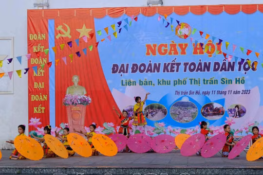 Lai Châu tổ chức Ngày hội Đại Đoàn kết toàn dân tộc tại Thị trấn Sìn Hồ