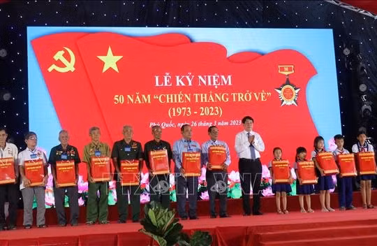 Lễ kỷ niệm 50 năm “Chiến thắng trở về”: Lời nhắc nhở về truyền thống yêu nước, lòng tự hào dân tộc