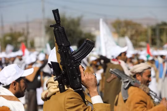 Thủ lĩnh Houthi dọa tấn công tàu chiến Mỹ