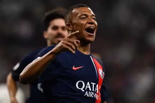 Mbappe rực sáng, PSG vững ngôi đầu bảng Ligue 1