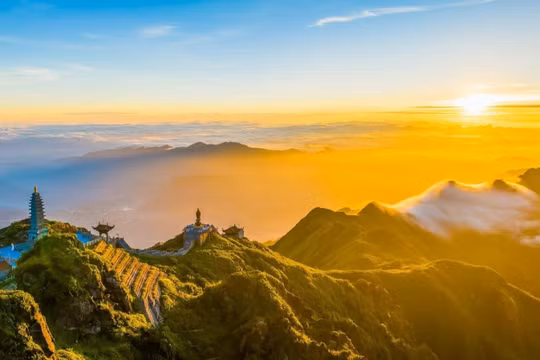 Fansipan được “thắp sáng” trong lễ vía Quán Thế Âm Bồ Tát xuất gia