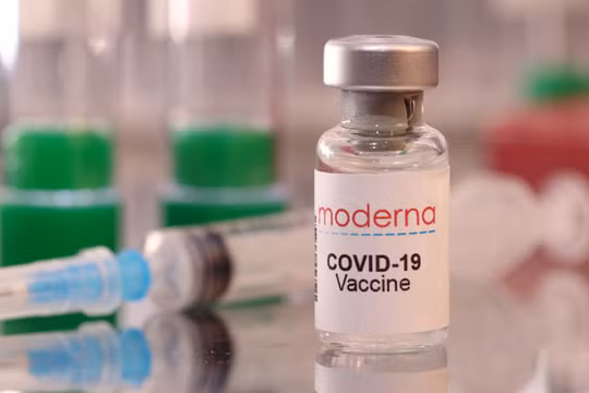 Moderna và Pfizer sụt giảm doanh thu do 'ế ẩm' vắc xin COVID-19