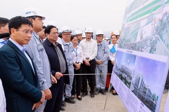 Thi công 3 ca 4 kíp, phấn đấu hoàn thành dự án mở rộng sân bay Điện Biên trước 1 tháng