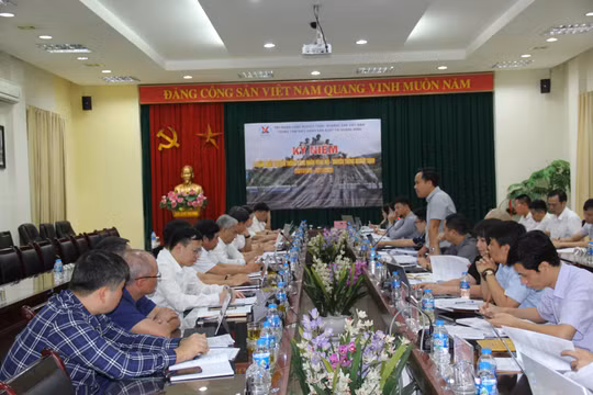 Bộ Công Thương làm việc với TKV về cung cấp, sử dụng than cho sản xuất điện năm 2023