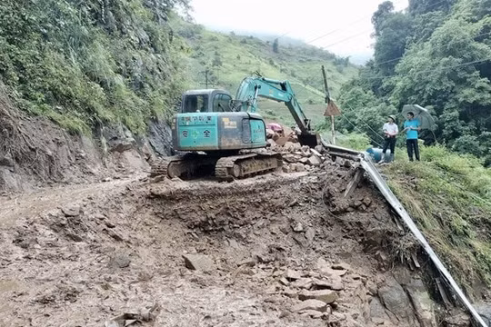 Yên Bái: Gần 100 điểm sạt lở trên Quốc lộ 32, chưa thể thông tuyến qua Mù Cang Chải