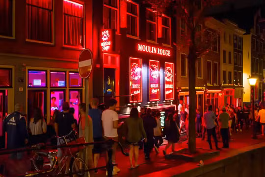 Amsterdam quyết thay đổi hình ảnh: Không 'phê pha' cần sa ở khu 'phố đèn đỏ'