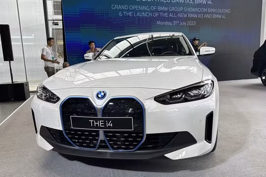 Bộ đôi xe điện hạng sang BMW iX3 và BMW i4 về tới Việt Nam