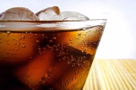 Tắc ruột do ăn măng, một bệnh nhân phải uống 9 lít coca để chữa sự cố