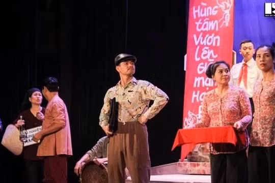 Nhà hát kịch Việt Nam công diễn vở kịch 'Bệnh sĩ' tại Thái Nguyên