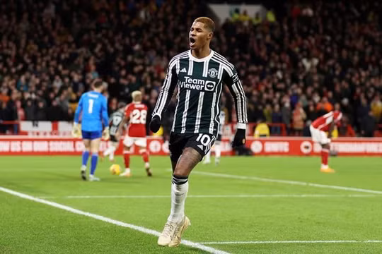 MU thua sốc Nottingham, giấc mơ top 4 rời xa