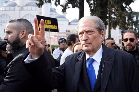 Cựu Thủ tướng Albania bị quản thúc tại gia vì điều tra tham nhũng