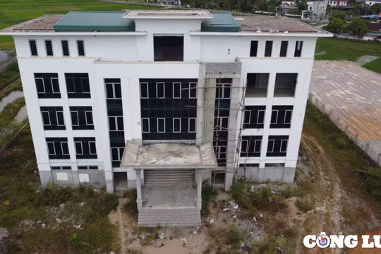 Trụ sở hơn 20 tỷ đồng xây mãi không xong ở Hà Tĩnh