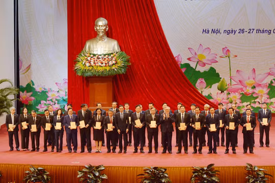 Giới thiệu cuốn sách của Tổng Bí thư về đấu tranh phòng, chống tham nhũng tại Hội nghị triển khai Cải cách Tư pháp