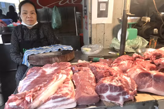 Nghịch lý giá thịt lợn: Giá lợn hơi xuống thấp, giá lợn tại chợ tiếp tục “đứng giá”