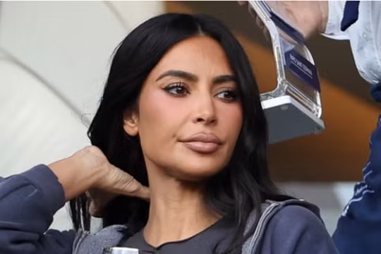 Kim Kardashian bị đề nghị cấm đến sân bóng ở Scotland
