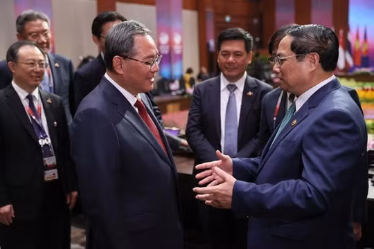 Thủ tướng Chính phủ Phạm Minh Chính gặp Thủ tướng Trung Quốc Lý Cường tại Jakarta, Indonesia