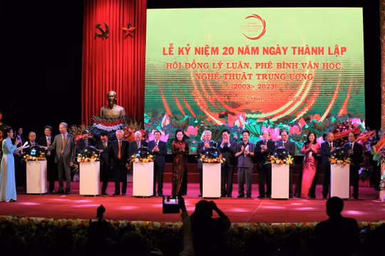 Kỷ niệm 20 năm thành lập Hội đồng Lý luận, phê bình văn học, nghệ thuật Trung ương