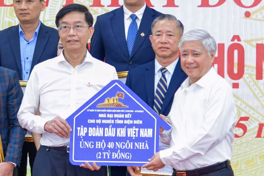 Petrovietnam trao ủng hộ 2 tỷ đồng xây dựng nhà Đại đoàn kết cho hộ nghèo của tỉnh Điện Biên